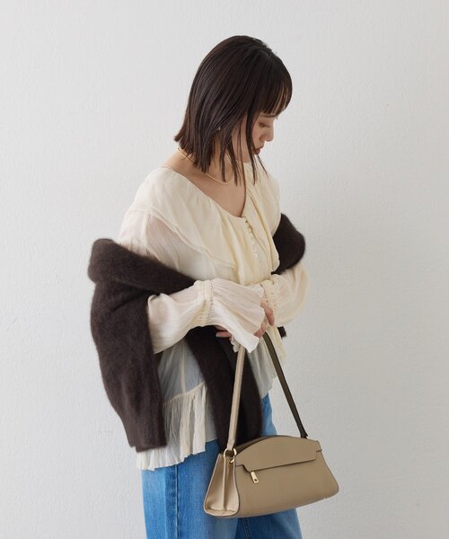 RIVE DROITE(リヴドロワ)の「【着映え◎】ヨウリュウラッフルブラウス(シャツ/ブラウス・レディース・アイボリー/ブラック・FREE)」の14枚目の写真