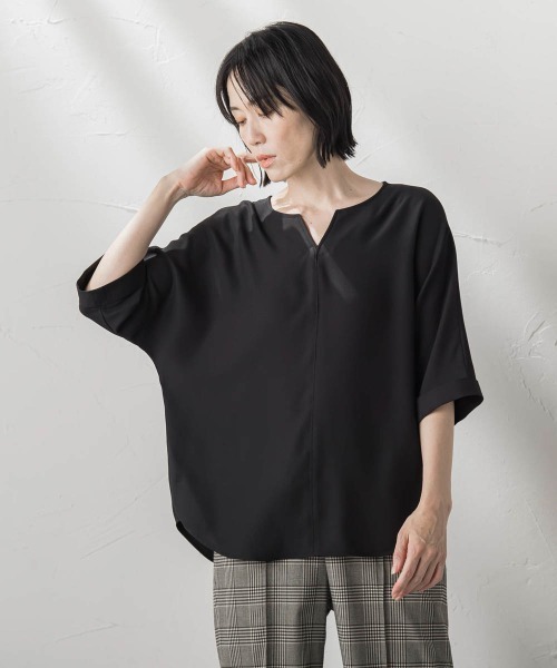 la.f…(ラエフ)の「バックサテンジョーゼットブラウス≪洗濯機で洗える≫(シャツ/ブラウス・レディース・ホワイト/ライトブルー/ブラック・9号)」の2枚目の写真