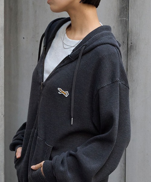 PENNEYS(ぺニーズ)の「PENNEYS/ペニーズ 別注 THE FOX ロゴ ワンポイント刺繍 ヴィンテージ加工 ヘビーワッフル オーバーサイズジップパーカー(パーカー・メンズ・ネイビー/ワイン/ブラック/グレー/ブラウン・L/M/S)」の19枚目の写真