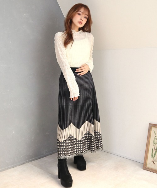 CECIL McBEE（セシルマクビー）の「プリーツジャガード裾フリンジスカート（スカート・レディース・チャコールグレー/ブラック・MEDIUM）」の2枚目の写真