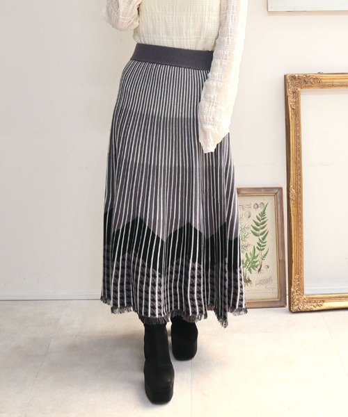 CECIL McBEE（セシルマクビー）の「プリーツジャガード裾フリンジスカート（スカート・レディース・チャコールグレー/ブラック・MEDIUM）」の3枚目の写真