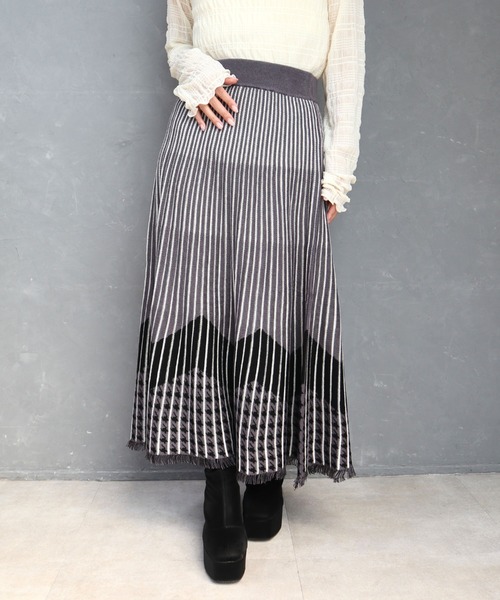 CECIL McBEE（セシルマクビー）の「プリーツジャガード裾フリンジスカート（スカート・レディース・チャコールグレー/ブラック・MEDIUM）」の4枚目の写真