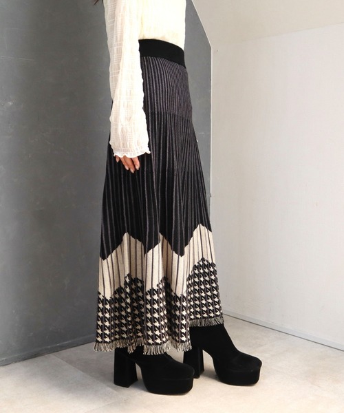 CECIL McBEE（セシルマクビー）の「プリーツジャガード裾フリンジスカート（スカート・レディース・チャコールグレー/ブラック・MEDIUM）」の13枚目の写真