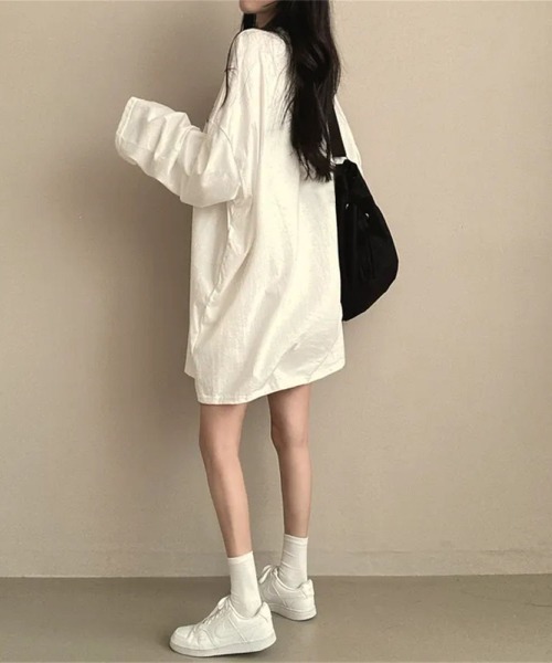 LETee(レティー)の「ルーズフィットカットソートップス(Tシャツ/カットソー・レディース・ブラック/ホワイト/ライトグレー/ネイビー・FREE)」の6枚目の写真