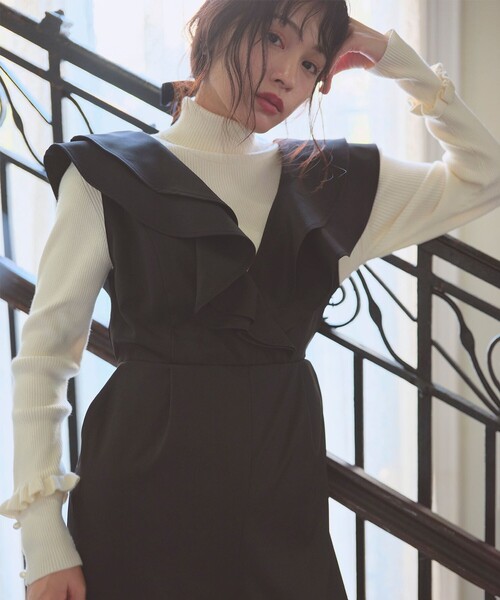 Feroux（フェルゥ）の「フリルデザイン サロペット パンツ（サロペット/オーバーオール・レディース・ライトグレー系/ブラック系・MEDIUM/SMALL）」の4枚目の写真