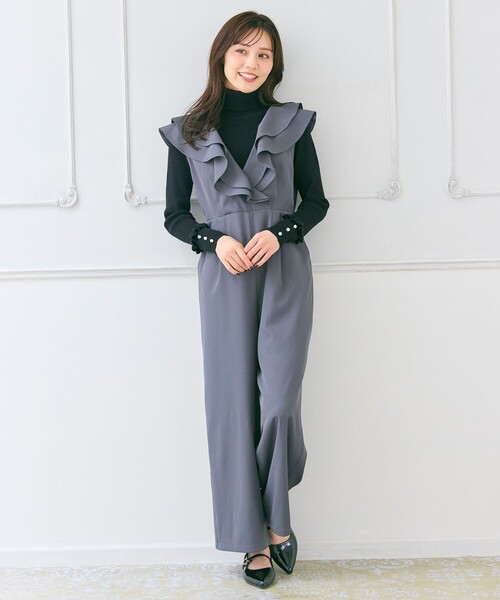 Feroux（フェルゥ）の「フリルデザイン サロペット パンツ（サロペット/オーバーオール・レディース・ライトグレー系/ブラック系・MEDIUM/SMALL）」の6枚目の写真