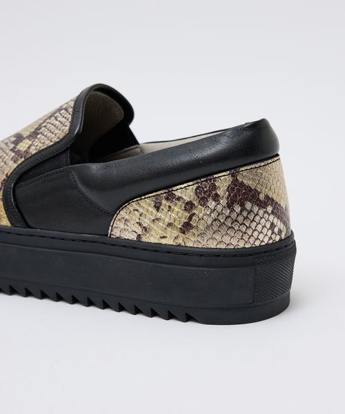 alfredoBANNISTER(アルフレッドバニスター)の「【SPEAK FOR別注】 ダイヤモンド パイソン スニーカー(スニーカー・メンズ・ゴールド・40/41/42/43/44)」の6枚目の写真