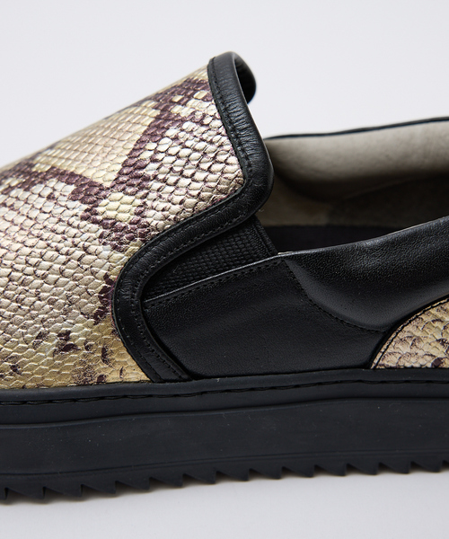 alfredoBANNISTER(アルフレッドバニスター)の「【SPEAK FOR別注】 ダイヤモンド パイソン スニーカー(スニーカー・メンズ・ゴールド・40/41/42/43/44)」の12枚目の写真