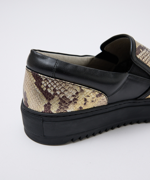 alfredoBANNISTER(アルフレッドバニスター)の「【SPEAK FOR別注】 ダイヤモンド パイソン スニーカー(スニーカー・メンズ・ゴールド・40/41/42/43/44)」の13枚目の写真