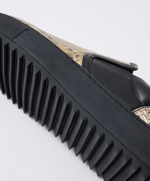 alfredoBANNISTER(アルフレッドバニスター)の「【SPEAK FOR別注】 ダイヤモンド パイソン スニーカー(スニーカー・メンズ・ゴールド・40/41/42/43/44)」の15枚目の写真