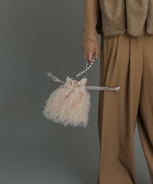 et.UNiVER(エトユニベール)の「Fur Drowstring pouch(ショルダーバッグ・レディース・ベージュ/ブラック/グレー・FREE)」の17枚目の写真