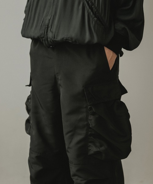 ALL RUNS（オールランズ）の「Wide-Silhouette Cargo Pants / ワイドシルエット カーゴパンツ（カーゴパンツ・メンズ・ブラック・M/L）」の5枚目の写真