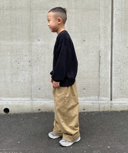 CIAOPANIC TYPY（チャオパニックティピー）の「【綿100％で洗える】【KIDS】(ジュニアサイズあり)スウェットライクニット（ニット/セーター・キッズ・ブルー/グリーン/ローズ/ブラック/チャコールグレー/ブラウン/ベージュ/レッド/オフホワイト/サックスブルー・SMALL/MEDIUM/LARGE/X-LARGE/XX-LARGE）」の11枚目の写真