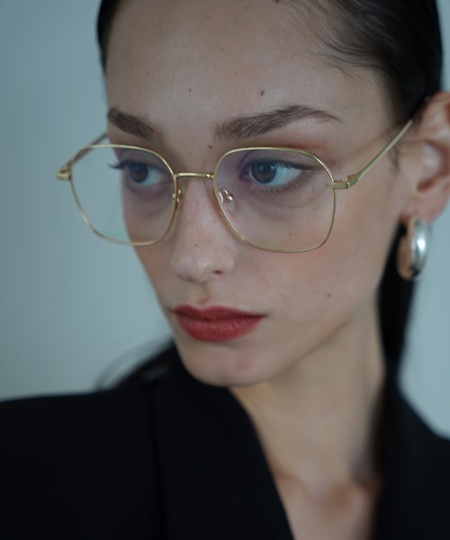 NUEF （ヌエフ）の「ウェリントン型｜クリアレンズ｜トレンド｜紫外線対策｜UVカット｜眼鏡｜NUEF｜（メガネ・レディース・ゴールド/シルバー・FREE）」の3枚目の写真