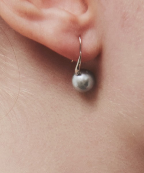 les bonbon(ルボンボン)の「【les bonbon】brume pearl hook pierce/ブリュム パール フック ピアス(ピアス(両耳用)・レディース・ホワイトゴールド・FREE)」の1枚目の写真