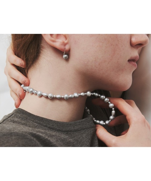 les bonbon(ルボンボン)の「【les bonbon】brume pearl hook pierce/ブリュム パール フック ピアス(ピアス(両耳用)・レディース・ホワイトゴールド・FREE)」の5枚目の写真