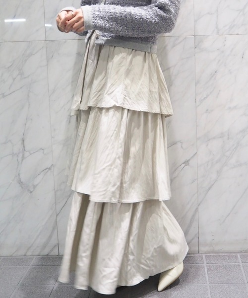 SELFIST(セルフィスト)の「アシメティアードスカート 秋服 冬服 ウエストゴム(スカート・レディース・アイボリー/ブラック・フリー)」の4枚目の写真