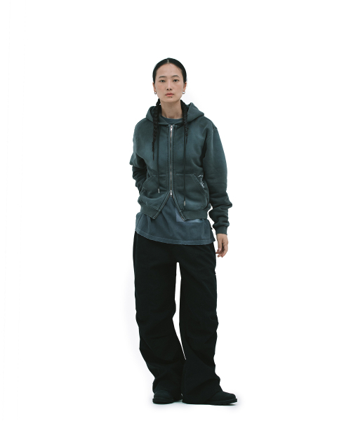 DEFGARMENTS（デフグラメンツ）の「PIG BRUSHED HOOD ZIPUP [CHARCOAL]（パーカー・レディース・その他・LARGE/SMALL）」の7枚目の写真