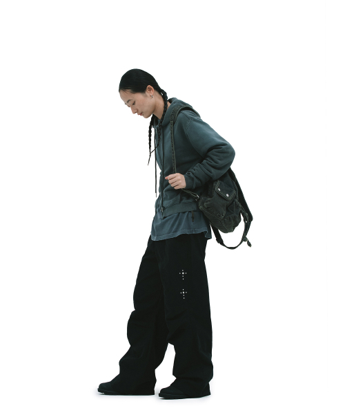DEFGARMENTS（デフグラメンツ）の「PIG BRUSHED HOOD ZIPUP [CHARCOAL]（パーカー・レディース・その他・LARGE/SMALL）」の8枚目の写真