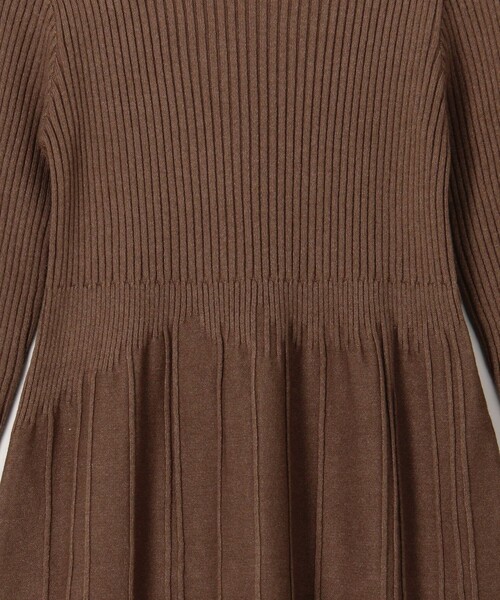 MICO COULIER（ミコクリエ）の「袖口パール付きニットワンピース（ワンピース・レディース・ブラウン/チャコールグレー・38）」の8枚目の写真