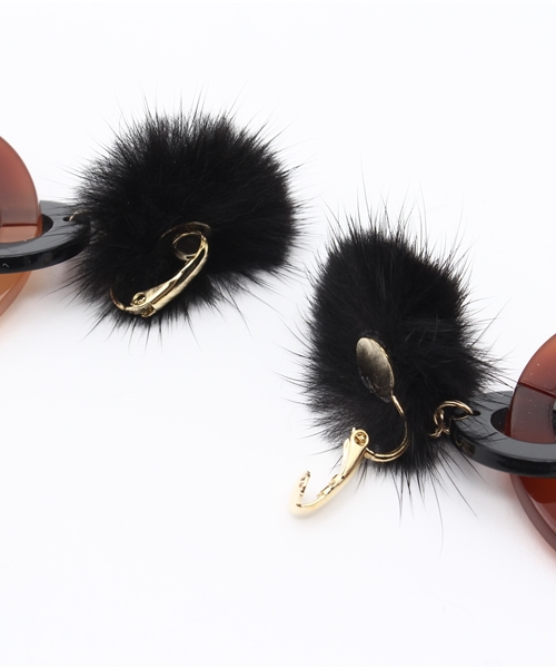 Kastane（カスタネ）の「ファー付きイヤリング（イヤリング・レディース・ブラウン/ネイビー/ライトグレー・FREE）」の6枚目の写真
