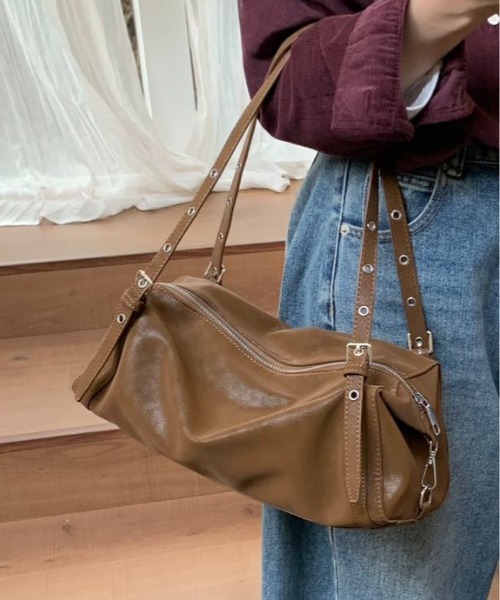 FINEnough(ファインナフ)の「サイドシルバーストラップハトメショルダーバッグ(ショルダーバッグ・レディース・ブラウン/キャメル/ブラック/アイボリー・FREE)」の1枚目の写真