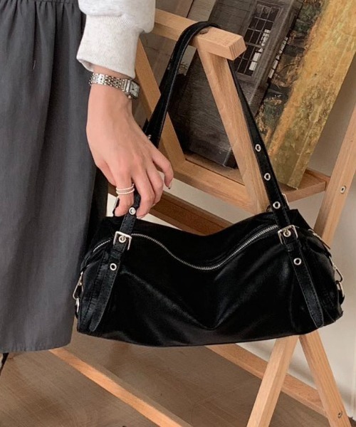 FINEnough(ファインナフ)の「サイドシルバーストラップハトメショルダーバッグ(ショルダーバッグ・レディース・ブラウン/キャメル/ブラック/アイボリー・FREE)」の19枚目の写真