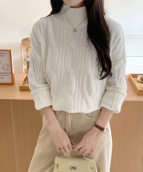 ReRe(リリ)の「ケーブル編みハイネックニットトップス(ニット/セーター・レディース・グレイッシュベージュ/オフホワイト/ベージュ/ブラック・FREE)」の3枚目の写真