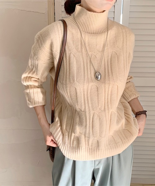 ReRe(リリ)の「ケーブル編みハイネックニットトップス(ニット/セーター・レディース・グレイッシュベージュ/オフホワイト/ベージュ/ブラック・FREE)」の5枚目の写真