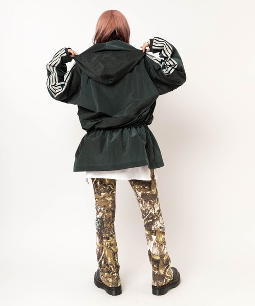 RNA(アールエヌエー)の「J2177 トラックハーフジャケットコート(ナイロンジャケット・レディース・グレー/グリーン/パープル・MEDIUM)」の20枚目の写真