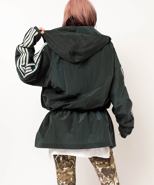 RNA(アールエヌエー)の「J2177 トラックハーフジャケットコート(ナイロンジャケット・レディース・グレー/グリーン/パープル・MEDIUM)」の9枚目の写真