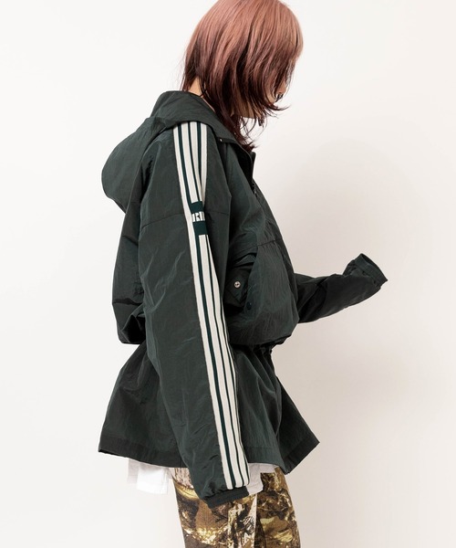 RNA(アールエヌエー)の「J2177 トラックハーフジャケットコート(ナイロンジャケット・レディース・グレー/グリーン/パープル・MEDIUM)」の7枚目の写真