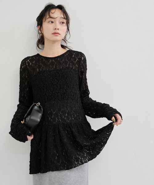 le cercle ADAM ET ROPE'(ルセルクルアダムエロペ)の「ペプラムレーストップス(Tシャツ/カットソー・レディース・ホワイト/ブラック・FREE)」の2枚目の写真