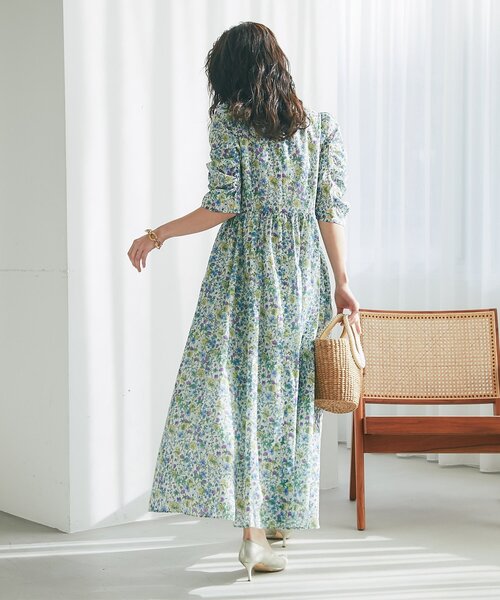 La boutique BonBon（ラブティックボンボン）の「【春気分先取り】小花プリントギャザースリーブワンピース（ワンピース・レディース・オフホワイト/ネイビー・38/36）」の5枚目の写真