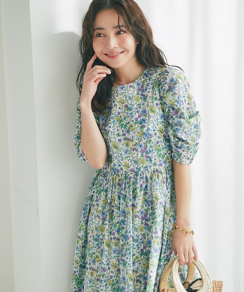 La boutique BonBon（ラブティックボンボン）の「【春気分先取り】小花プリントギャザースリーブワンピース（ワンピース・レディース・オフホワイト/ネイビー・38/36）」の6枚目の写真