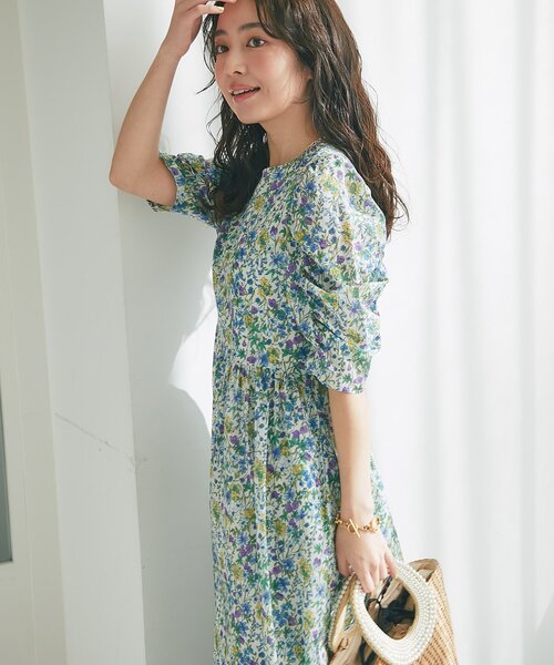 La boutique BonBon（ラブティックボンボン）の「【春気分先取り】小花プリントギャザースリーブワンピース（ワンピース・レディース・オフホワイト/ネイビー・38/36）」の7枚目の写真