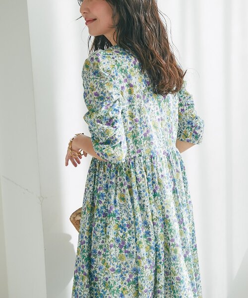 La boutique BonBon（ラブティックボンボン）の「【春気分先取り】小花プリントギャザースリーブワンピース（ワンピース・レディース・オフホワイト/ネイビー・38/36）」の8枚目の写真