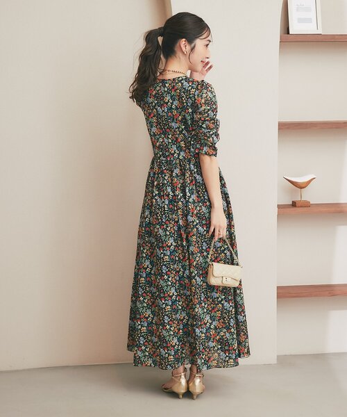 La boutique BonBon（ラブティックボンボン）の「【春気分先取り】小花プリントギャザースリーブワンピース（ワンピース・レディース・オフホワイト/ネイビー・38/36）」の14枚目の写真