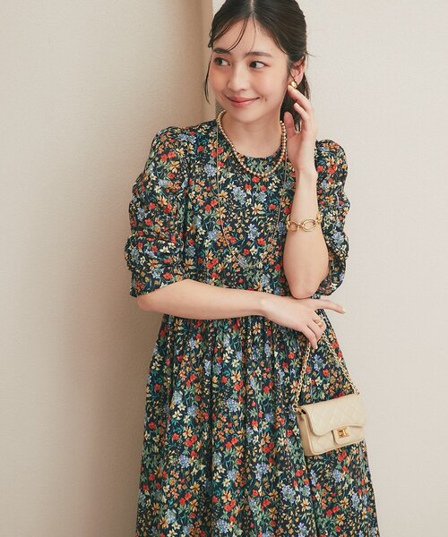 La boutique BonBon（ラブティックボンボン）の「【春気分先取り】小花プリントギャザースリーブワンピース（ワンピース・レディース・オフホワイト/ネイビー・38/36）」の15枚目の写真