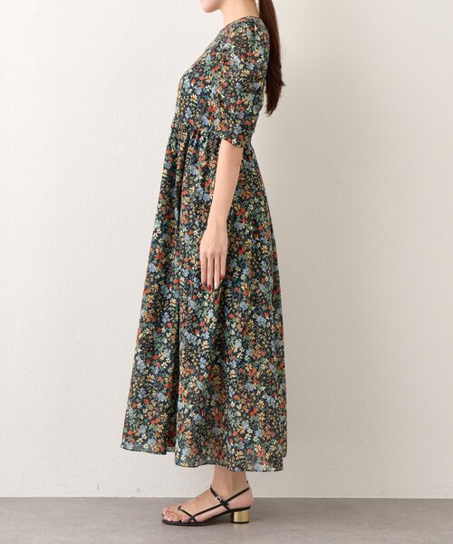 La boutique BonBon（ラブティックボンボン）の「【春気分先取り】小花プリントギャザースリーブワンピース（ワンピース・レディース・オフホワイト/ネイビー・38/36）」の19枚目の写真