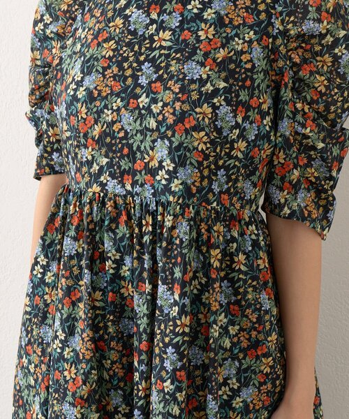 La boutique BonBon（ラブティックボンボン）の「【春気分先取り】小花プリントギャザースリーブワンピース（ワンピース・レディース・オフホワイト/ネイビー・38/36）」の21枚目の写真