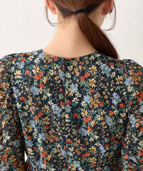 La boutique BonBon（ラブティックボンボン）の「【今すぐお届け】小花プリントギャザースリーブワンピース（ワンピース・レディース・オフホワイト/ネイビー・38/36）」の15枚目の写真