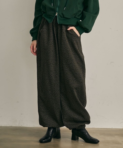 Clum(クルム)の「レオパードパターンバルーンスウェットパンツ(スウェットパンツ・レディース・ブラウン系/グレー系・FREE)」の2枚目の写真