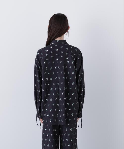 N.（N. Natural Beauty Basic）（エヌエヌナチュラルビューティーベーシック）の「フラワープリント SETUP シャツ（シャツ/ブラウス・レディース・イエロー系その他/ブラック系その他・ﾌﾘ-）」の17枚目の写真