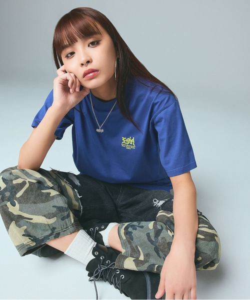X-girl(エックスガール)の「FADED CAMO LAYERED PANTS(デニムパンツ・レディース・ブラック/ライトインディゴブルー・XS/S/M)」の6枚目の写真