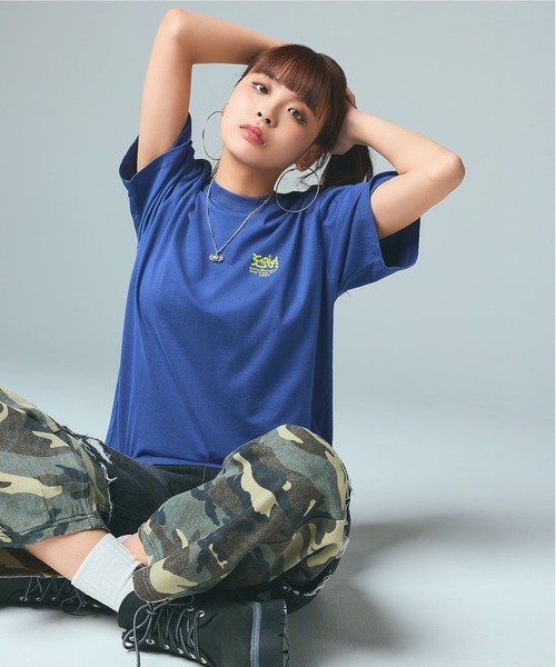 X-girl(エックスガール)の「FADED CAMO LAYERED PANTS(デニムパンツ・レディース・ブラック/ライトインディゴブルー・XS/S/M)」の7枚目の写真