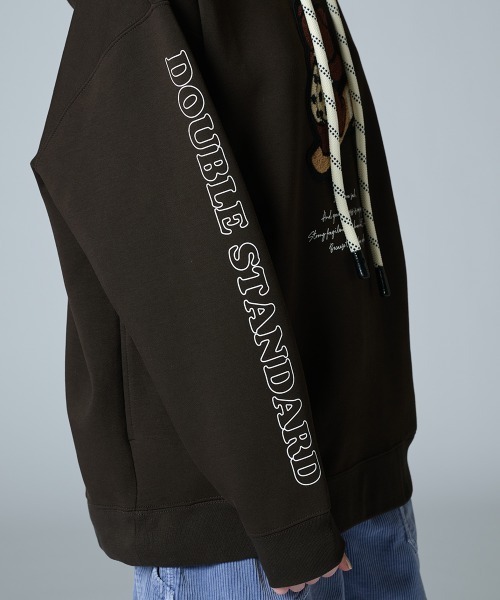 DOUBLE STANDARD CLOTHING(ダブルスタンダードクロージング)の「スケボーベア ダンボールニットパーカー(WEB限定)(パーカー・レディース・ブラウン・FREE)」の9枚目の写真