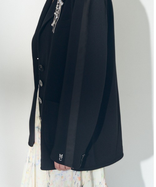 Muel Chic(ミュエルシック)の「Liora Jersey tailored リオラジャージテーラード(テーラードジャケット・レディース・ブラック/ネイビー/アイボリー・FREE)」の17枚目の写真