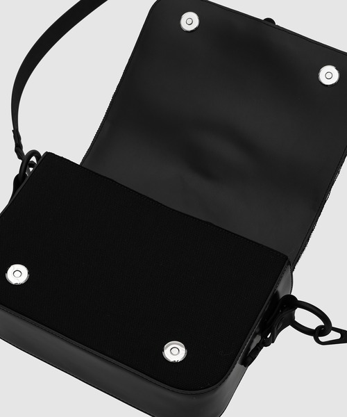 JUNYA WATANABE MAN(ジュンヤワタナベマン)の「「INNERRUM」 W-NAME BAG SMALL(ショルダーバッグ・メンズ・ブラック・ONE SIZE)」の8枚目の写真