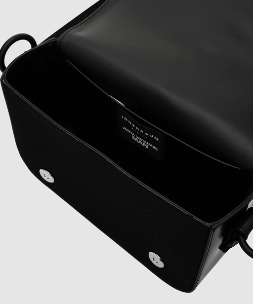 JUNYA WATANABE MAN(ジュンヤワタナベマン)の「「INNERRUM」 W-NAME BAG SMALL(ショルダーバッグ・メンズ・ブラック・ONE SIZE)」の2枚目の写真